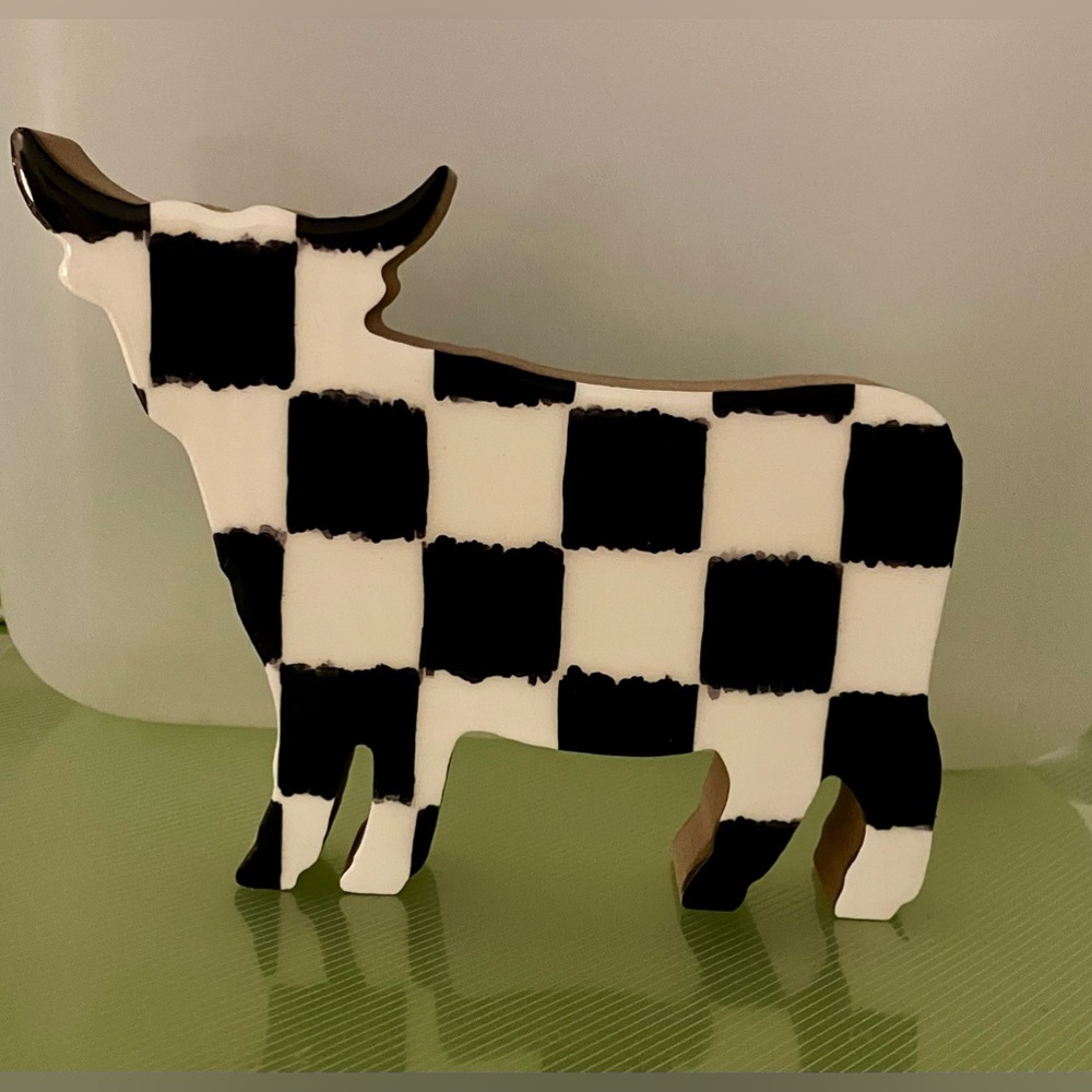 Courtly check black and white check wood cow